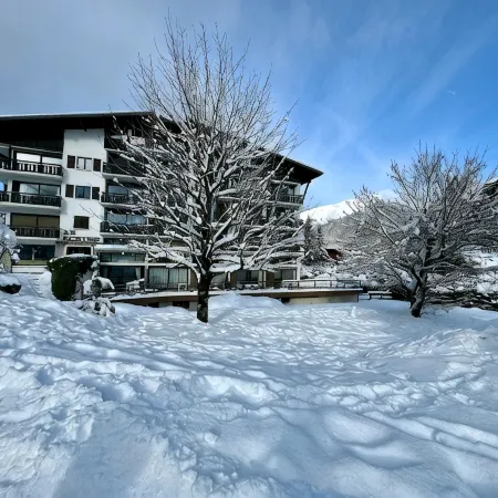Modern, spacious apartment in the centre of Morzine near the ski lifts.