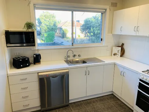 Central & Tranquil Two-Bedroom Home in the Heart of Essendon - Wifi