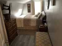 Adorable Two Bedroom Cottage Guesthouse (2 Story) - 4 stjerner