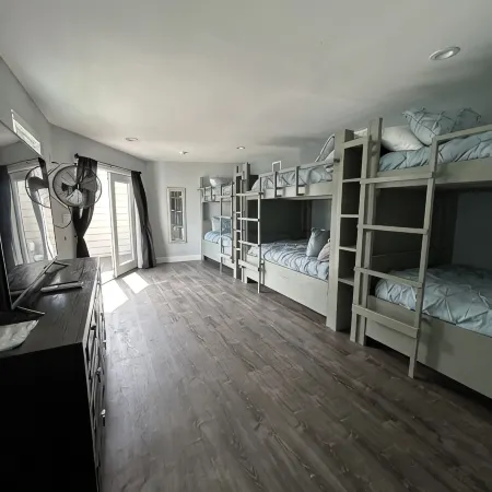 Spacious 6-bedroom house on Lake LB J