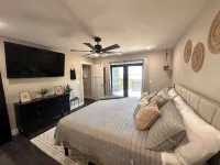 Stunning Brand New 4BR Lakeview Home with 8 person HotTub - 4성급