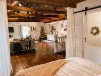 Loft two story with first floor workout room, WIFI, complete cottage to yourself - Gym