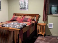 Hawk's NestEntire 1650 Sqft lower level. - 3-Star