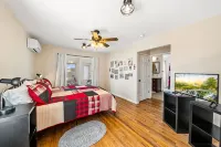 Charming, Hill Country Small-town Suite, Centrally located. - 3-Star
