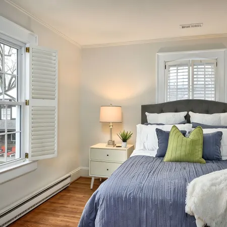 Luxurious Cape Cod in Emerywood - Minutes to Furniture Market & HP University