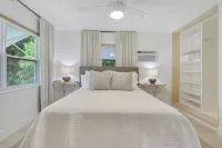 Private Coastal Retreat walking distance to downtown Jensen Beach  Sleeps 6 - 3 estrellas