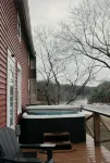 Beautiful Private Lakefront Cottage with Hot tub - 3-Star