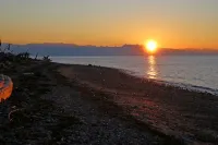 West Beach House - low bank waterfront, with 1 GB WIFI, WFH - NEW hot tub! - Beach