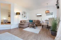 Beach, walk! next door <br>Ideal for train travelers <br> - Hot Tub