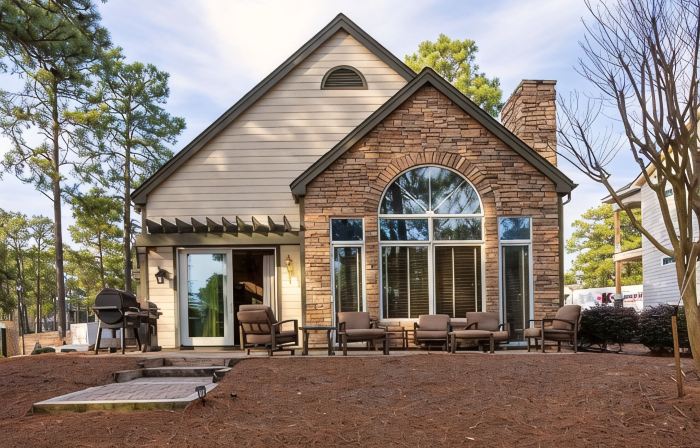 Stunning Golf Views on Pinehurst National No. 9. A Luxurious Retreat Awaits.