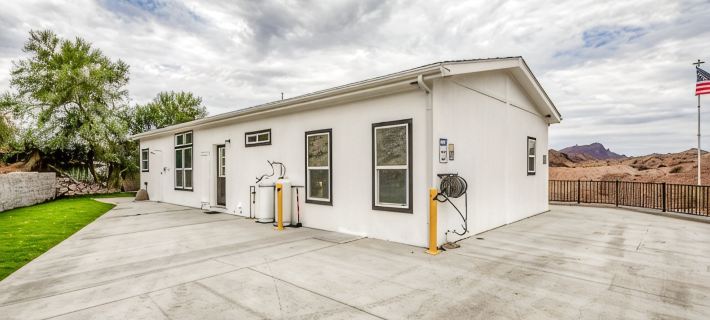 !!!NEW HOME AMAZING RIVER VIEWS!!!EXPERIENCED HOST PRIVATE BEACH & LAUNCH RAMP Hotels in Parker Strip