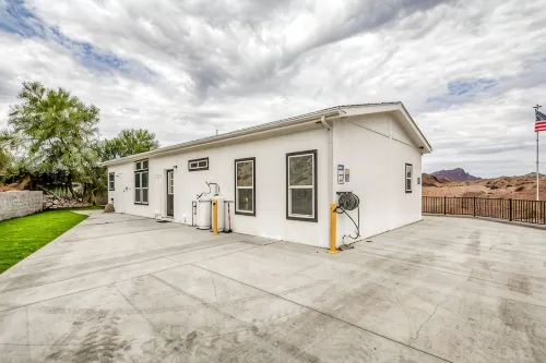 !!!NEW HOME AMAZING RIVER VIEWS!!!EXPERIENCED HOST PRIVATE BEACH & LAUNCH RAMP - 3 stjerner
