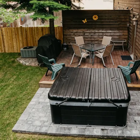 Whitefish Wonderland. Private Hot Tub - 1 mi from Downtown Whitefish.