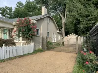 Picket Fence Cottage~ Walk to Mtsu and the Historic Downtown Square! - Boutique