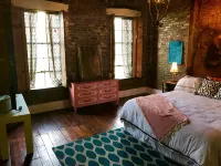 Historic Speak Easy Loft with Water Views in Downtown Vicksburg - 4-نجوم