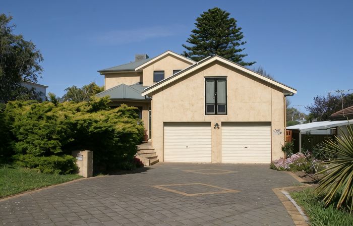 Spoil yourself! Gateway- McLaren Vale wineries, Moana Beach & Onkaparinga Gorge!