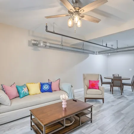 902 Howard Lofts