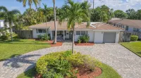 NEW 3Bed by the Beach- Game Room - Pool - Outdoor TV - Homestays