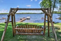 Cedar Lodge: Lakefront Cabin - Wi-Fi, Free Firewood, Generator, No Cleaning Fee! - 4-Star