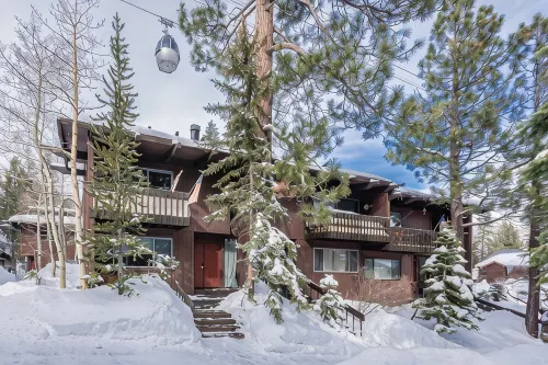 Walk to Village Gondola. Updated 4Br 3 Bath for 2 Families. Sleep 10. Fireplace. - Wi-Fi