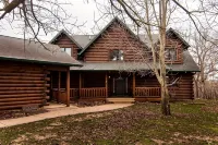 Luxury Lodge Near Galena, Field of Dreams & Skiing, 6 Private Suites - Boutique