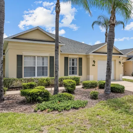 Peaceful home with Pool Dog friendly 4 Bedrooms 3 Bathrooms backyard view water.