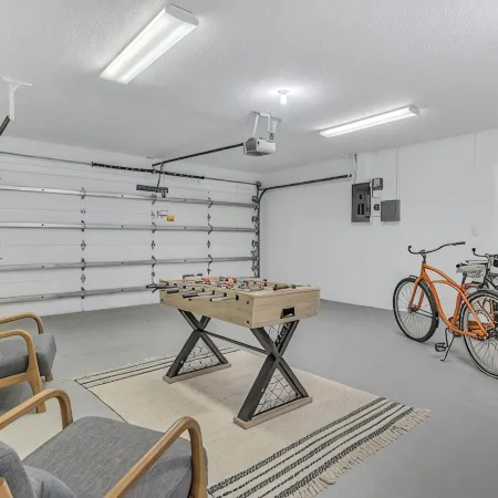 Heated Pool, Hot Tub, Bikes, minutes to Clearwater Beach & Honeymoon Island!