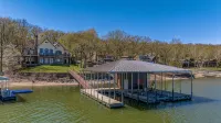 Waterfront Home with Million Dollar Views on Duck Creek - con encanto