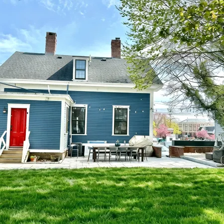 Downtown Historic Home - Free Parking & Backyard!