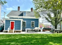 Downtown Historic Home - Free Parking & Backyard! - Kitchen