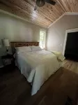 Viognier-Cottage Near Jones Von Drehle with Master Suite - Homestays