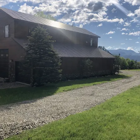 Panoramic Lakeviews, come enjoy any season. Bolton Landing-2 minutes from Town!