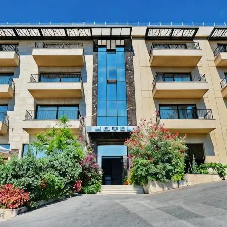 Hotel & Apartments HEC Residence