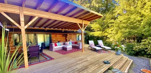 Romantic LOG CABIN on Stilly River w/ Hot tub! Setup for 2 people only - Chalets