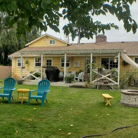 PRIVATE and PEACEFUL living unit, with a view of Mt. Rainier. Close to downtown.