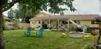 PRIVATE and PEACEFUL living unit, with a view of Mt. Rainier. Close to downtown. - Wifi