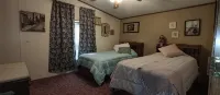Johnnie Sue’s in Wheatland. 3 bed, 2 bath home, plenty of parking, sleeps 10. - 3-Star