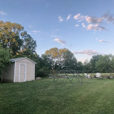 3 Bedroom Home | 15 minutes to Downtown