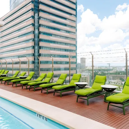 Blossom Hotel Houston, Curio Collection by Hilton