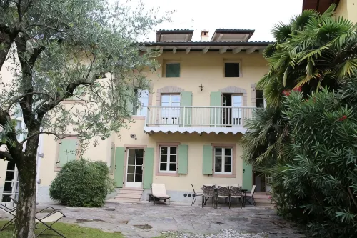 Lake Garda: Idyllic villa in quiet village center with olive and palm trees garden - 3 stjerner