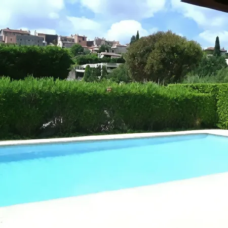 VILLA, 55 m2, BIOT, 4 / 6Pers, south-facing wooden terrace, swimming pool in private domain