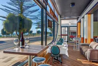 Beachfront Voyager Motor Inn - Motels