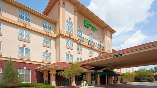 Holiday Inn & Suites Madison West