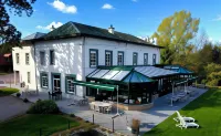 Logis - Hotel Restaurant la Sapinière Hotels in Liettres