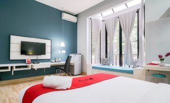 RedDoorz Premium Near RS Pondok Indah