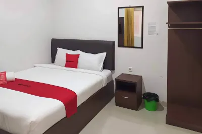 Reddoorz Near Universitas Widyagama Malang 2 Hotels in Tunjungsekar