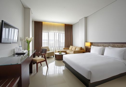 2. Hotel Su..