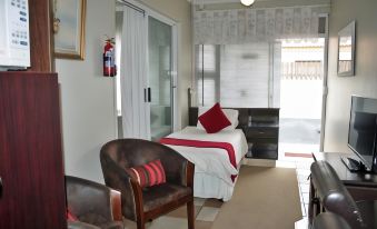 "room in Guest Room - Room for 3 Guests - Amarachi Guesthouse in Swakopmund Namibia - Beach in 500m"