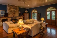 Victoria's at Ewingsdale - Jacuzzi