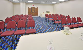 Holiday Inn Express & Suites Williamsport